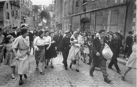 Film le photographe de mauthausen gratuit en streaming français complet. La Photographie De La Honte La Tondue De Chartres Avis De Recherche