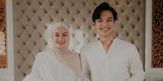 Berbagai kegiatan dilakukan dinda hauw dan rey mbayang selama berada di labuan bajo. Rey Mbayang Dan Dinda Hauw Kena Tegur Sutradara Cinta Subuh Karena Hal Ini Kapanlagi Com
