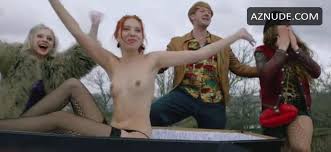 Silma Lopez in Valeria - Lesbian Scene