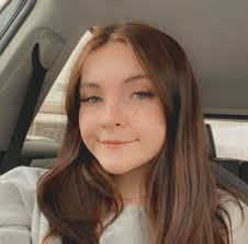 Brooklyn Barrett's Instagram, Twitter & Facebook