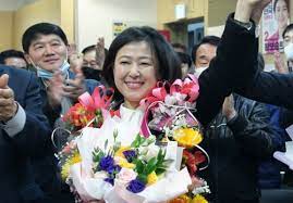 결혼은 했고 남편은 외조의 왕이라는 평가가 있다. ë‹¹ì„ ì¸ ì¸í„°ë·° í™©ë³´ìŠ¹í¬ ì Šì€ 40ëŒ€ë¡œì„œ ë‹¹ ì‡„ì‹  ëª©ì†Œë¦¬ ë‚¼ ê²ƒ í•œê²½ë‹·ì»´