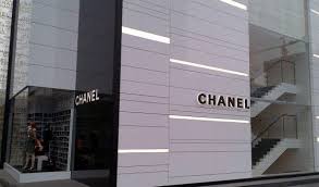 Chanel Re Opens Flagship Store In Beijing At The Peninsula Hotel Cpp Luxury Peninsula Hotel Chanel Store Boutique Design