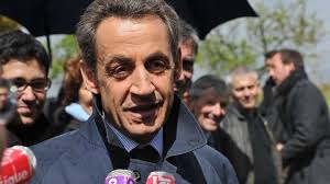 Nicolas sarkozy, expresidente de la república y su mujer carla bruni han concedido una entrevista a la publicación en la que se han mostrado muy cariñosos. Nicolas Sarkozy Moque Pour Sa Une De Paris Match Avec Carla Bruni