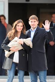 Contact sara carbonero on messenger. Iker Casillas And Sara Carbonero Present Baby Martin Lainey Gossip Entertainment Update