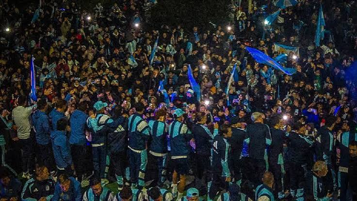 Las mejores fotos del recibimiento de los hinchas a la Selección Argentina tras la final del Mundial