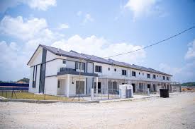 Selain pengerusi, jawatankuasa perumahan dan perbandaran negeri, dato' sri wan rosdy ismail. Rumahpertama My