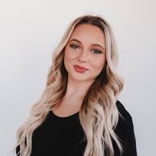 Sara Bierly's Instagram, Twitter & Facebook