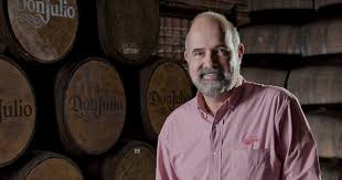 Diageo planea crecer de 300,000 a 500,000 cajas en méxico y alcanzar un millón para exportar. Asi Es Don Julio 70 El Nuevo Tequila Super Premium Que Entra Al Pais Esta Semana