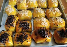 Rebus pisang raja, gula pasir dan air hingga pisang matang. Resep Bolen Pisang Coklat Keju Yang Enak