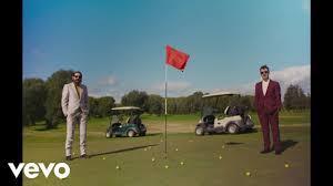 C'era una volta in sicilia un giovane di nome cola che stava tutto il giorno in spiaggia a prendere il sole. Sanremo 2021 Colapesce Dimartino Musica Leggerissima