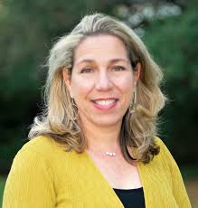 Betsy Singer's Instagram, Twitter & Facebook