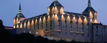 El establecimiento se halla a 30. Parador De Lerma Paradores De Turismo