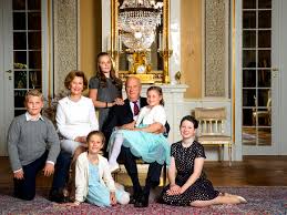 Kongefamilien har forud for auktionen udvalgt dele af samlingen, som de ønsker at beholde. Kongefamilien 2017 Det Norske Kongehus