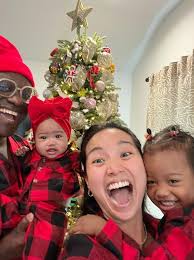 Funny toddler gives her dad the ultimate nail salon ...