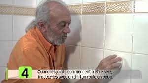 Refaites le joint du carrelage fissuré. Refaire Un Joint De Carrelage Youtube