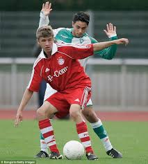 Thomas muller was awarded best young player of 2010 fifa world cup and golden boot for top scorer in 2010 fifa world cup. Louis Van Gaal Perfect For Manchester United After Helping Thomas Muller And Patrick Kluivert Grow Daily Mail Online