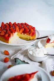 Eiklar steif schlagen und zur eigelbmasse geben. Erdbeerkuchen Mit Vanillepudding Rezept Von Gernekochen De
