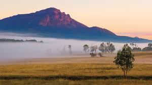 The Distinctive Peaks Of Mounts Barney Maroon May Lindesay Ernest Ballow And Clunie Dominate The Skyline In Mount Bar National Parks Scenic World Heritage