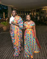 On adore cette empiècement de dentelle qui match parfaitement avec le kenté (tissu pagne ghanéen). Tenue Mariage Pagne Kita Tenue Traditionnelle Akan Pour Mariage