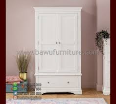 Dakota lemari 2 pintu kaca dari pro design dibuat dengan teknologi honeycomb dapat memperkuat material furniture, tetapi meringankan berat furniture. Lemari Pakaian 2 Pintu Putih Model Minimalis Terbaru Bawu Furniture
