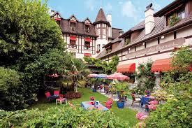 hotel les cygnes hotel evian les bains bord du lac leman pieds dans l eau lac leman lac evian les bains