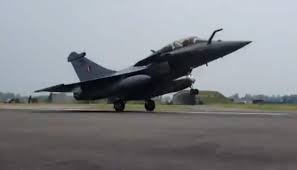 The squadron, which operated from bhatinda air base, was disbanded in 2016 after the. Iaf Gets Rafale Power 17 Squadron Golden Arrows Now Tip Of The Spear India News Zee News