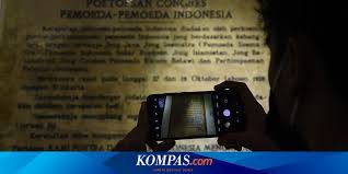 Meski indonesia dan malaysia serumpun, namun tetap saja bahasa mereka berbeda dengan kita. Sumpah Pemuda Sejarah Lahirnya Bahasa Indonesia Sebagai Bahasa Persatuan Halaman All Kompas Com