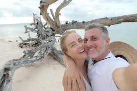 Since 2000 he has hosted the tv show caldeirão do huck  (lit. Angelica E Luciano Huck Segundo A Caldeirao Do Huck Facebook