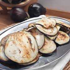 Puoi preparare questa stessa ricetta anche con le zucchine, utilizzando la stessa marinata, e persino con i peperoni! Melanzane Grigliate Marinate Al Salmoriglio La Cucina Di Ginetta