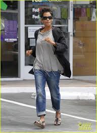 Halle S Casual Style Halle Berry Style Halle Berry Fashion