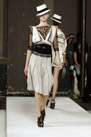 藍心湄 adlı sanatçının 唉呀呀啦啦啦, 一見鍾情 ve diğer popüler şarkı ve albümlerinin keyfini çıkarın. Chic Lebrity ç¬¬51å±†é‡'é˜çŽ è—å¿ƒæ¹„ Mr å¸ƒé›·è•­