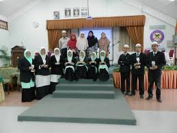 Banyak manusia yang lupa bahwa ada sesuatu yang lebih besar dalam buku high tech high touch menceritakan perkembangan teknologi yang pesat ini membuat manusia lupa akan kemanusiaannya. Bahas Ala Parlimen Teknologi Menghakis Nilai Kemanusiaan Semi Final