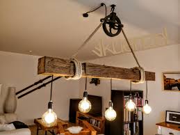 Mehr Als Hundert Jahre Alte Eichenbalken Aus Abgerissenen Fachwerkhausern Werden Fur Sie Zu Einer Ausser Leuchten Fur Die Kuche Holz Hangelampe Deckenlampe Holz