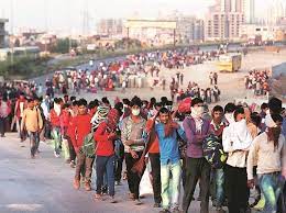 Get rediff news in your inbox: Labourers In Mumbai Defy Coronavirus Lockdown As Desperation Peaks Business Standard News