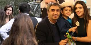 Türk sinema ve dizi oyuncusu. Yurt Disindan Donen Necati Sasmaz Ile Esi Arasinda 14 Gun Kavgasi Memurlar Net