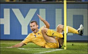 Lees hier meer over deze twee voetbal teams. Shevchenko Had Auto Ongeval Na Duel Oekraine Zweden Het Nieuwsblad Mobile