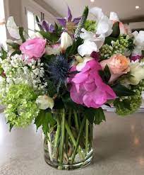 We asked sammy to share secrets of flower arranging that you can use for any arrangement. Pin On Details
