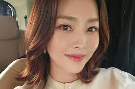 '예비신부' 한윤서, 결혼 앞두고… “위기 상황” | 논현일보 - 디시인사이드