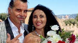 Ha completato la formazione superiore accademica in pianoforte e composizione col massimo dei voti, oltreché in direzione d'orchestra con 10 e lode, studiando con i maestri daniela caratori. Gianna Fratta Chi E La Moglie Di Piero Pelu Eta Figli Lavoro Puglia24news It