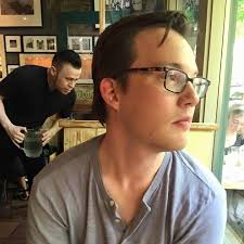 who can fix faulty traffic light?