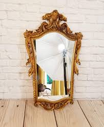 20 Gorgeous Vintage Wall Decor Ideas To Add Old Fashioned Charm To Your Home Vintage Wall Decor Antique Wall Decor Gold Wall Decor