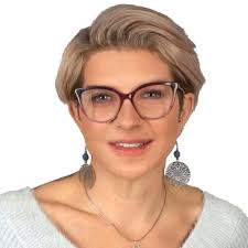 Lori Mickle's Instagram, Twitter & Facebook