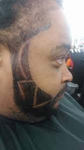 Are there any pictures of Verso or Gustave without their beards?