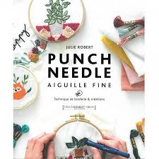 Prenez une broderie finie ou cousez quelque chose de nouveau, puis faites un livre d'aiguilles pour garder toutes vos aiguilles sûres et organisées avec ce bricolage! Livre De Broderie Punch Needle Aiguille Fine