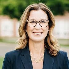 Sandra Schuck's Instagram, Twitter & Facebook