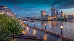Se bland annat de klassiska attraktionerna som windsor castle og big ben. Fotos Von London England Thames Morgen Morgendammerung Und