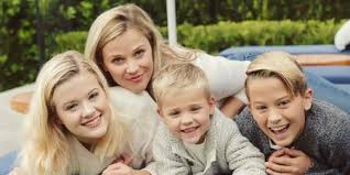 Ryan Phillipe Ex Girlfriend Alexis Knapp S Daughter Kai Knapp Is All Grown Up Find Out What Her Age Is Americanstarbuzz ← use arrow keys →. ryan phillipe ex girlfriend alexis