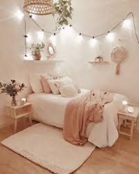 Pin By Elise On R O O M G O A L S Small Apartment Bedrooms Apartment Bedroom Design Cozy Room Decor