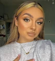 Chloe Toner Makeup