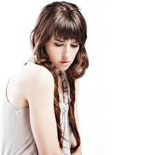 The loose strand flowing down from under the tucked one is a cherry on the cake. Long Hair With Short Layers